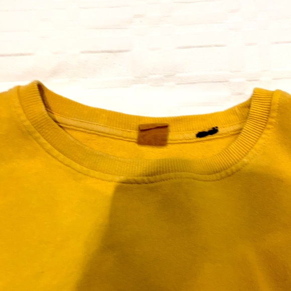 Super cool crew neck sweatshirt from Urban Outfitters - Picture 2 of 3